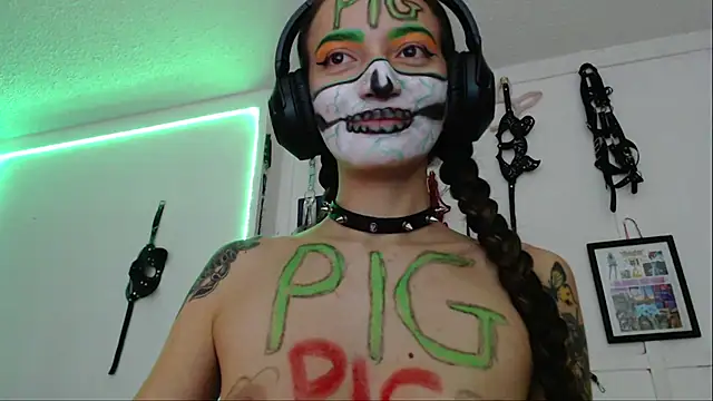 Snapshot of Eloise-brown chatting on January 20, 2025, 1:39 am Eloise-brown online show from January 20, 2025, 1:39 am