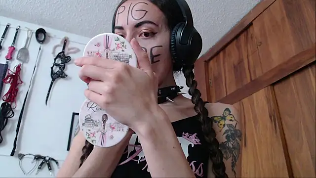 Snapshot of Eloise-brown chatting on January 20, 2025, 9:32 pm Eloise-brown online show from January 20, 2025, 9:32 pm