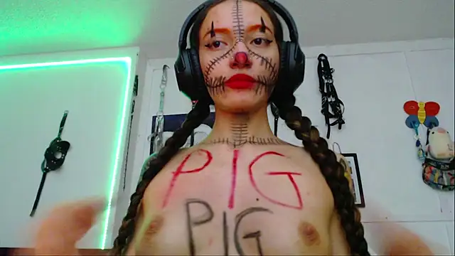 Snapshot of Eloise-brown chatting on January 22, 2025, 11:43 pm Eloise-brown online show from January 22, 2025, 11:43 pm