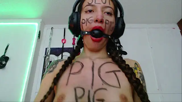 Snapshot of Eloise-brown chatting on January 24, 2025, 12:42 am Eloise-brown online show from January 24, 2025, 12:42 am