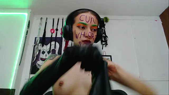 Snapshot of Eloise-brown chatting on January 27, 2025, 11:54 pm Eloise-brown online show from January 27, 2025, 11:54 pm