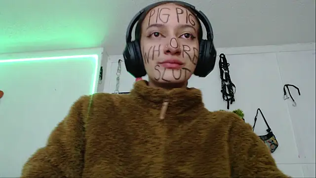 Snapshot of Eloise-brown chatting on January 30, 2025, 4:37 am Eloise-brown online show from January 30, 2025, 4:37 am