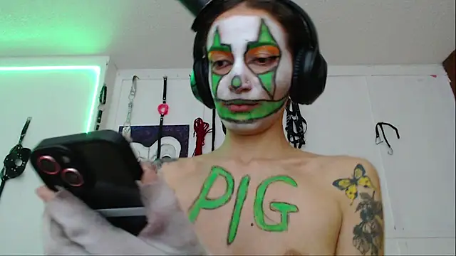 Snapshot of Eloise-brown chatting on February 1, 2025, 6:21 am Eloise-brown online show from February 1, 2025, 6:21 am