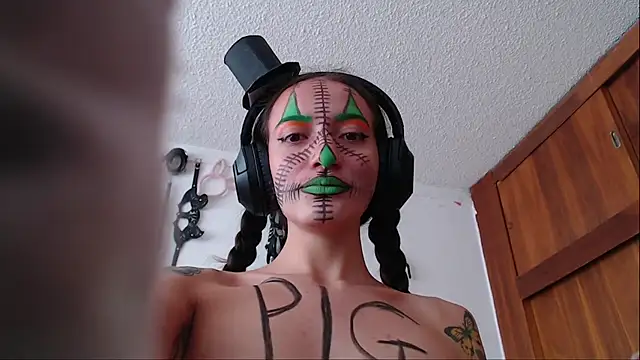 Snapshot of Eloise-brown chatting on February 1, 2025, 8:47 pm Eloise-brown online show from February 1, 2025, 8:47 pm