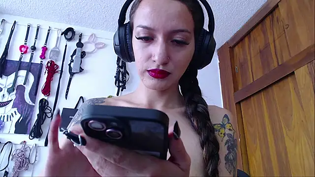 Snapshot of Eloise-brown chatting on February 9, 2025, 8:24 pm Eloise-brown online show from February 9, 2025, 8:24 pm