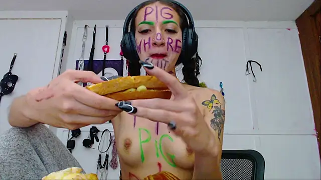 Snapshot of Eloise-brown chatting on February 11, 2025, 9:03 pm Eloise-brown online show from February 11, 2025, 9:03 pm