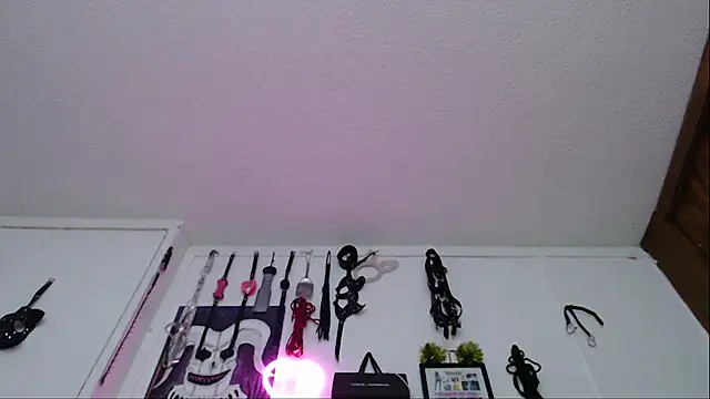 Snapshot of Eloise-brown chatting on February 25, 2025, 2:03 am Eloise-brown online show from February 25, 2025, 2:03 am