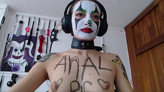 Snapshot of Eloise-brown chatting on March 2, 2025, 5:25 pm Eloise-brown online show from March 2, 2025, 5:25 pm