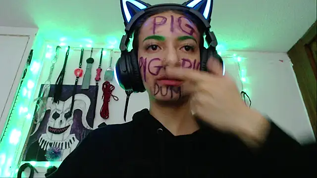 Snapshot of Eloise-brown chatting on March 14, 2025, 11:32 pm Eloise-brown online show from March 14, 2025, 11:32 pm