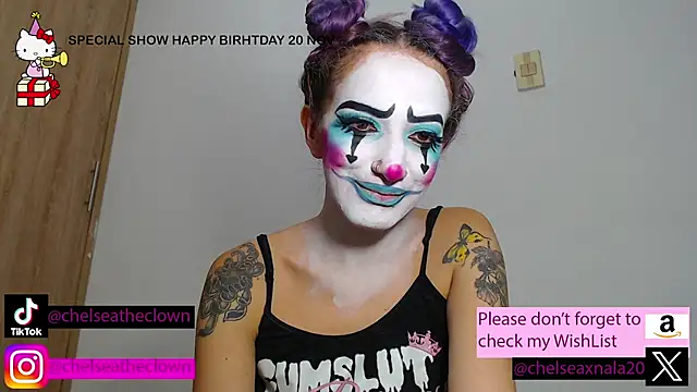 Snapshot of Eloise-brown chatting on November 17, 2025, 8:03 pm Eloise-brown online show from November 17, 2025, 8:03 pm