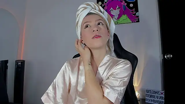 Snapshot of roxanne_jones1 chatting on May 26, 2026, 6:37 pm roxanne jones1 online show from May 26, 2026, 6:37 pm