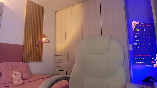 mia nevaeh online show from April 11, 2026, 8:13 pm