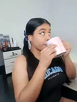 Fanny Klean online show from February 6, 2025, 5:46 am