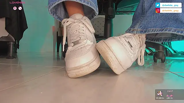 charlotte  grey online show from October 17, 2025, 8:33 pm