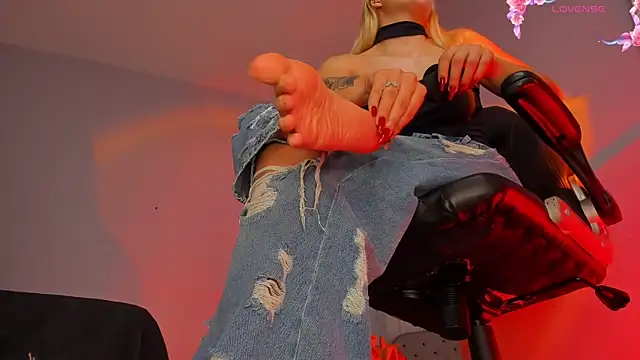 charlotte  grey online show from April 4, 2026, 6:49 pm