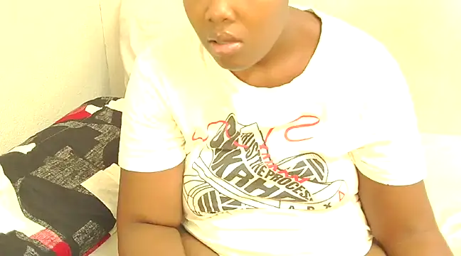 Snapshot of DollyAssZA chatting on February 27, 2025, 2:00 pm DollyAssZA online show from February 27, 2025, 2:00 pm