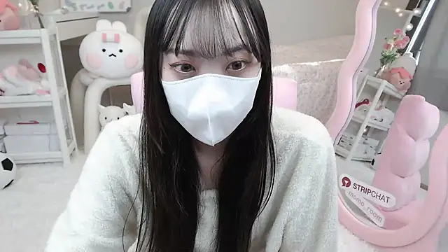 Snapshot of momo_room chatting on January 12, 2025, 6:06 am momo room online show from January 12, 2025, 6:06 am