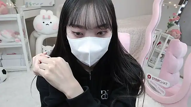 Snapshot of momo_room chatting on January 19, 2025, 3:39 am momo room online show from January 19, 2025, 3:39 am