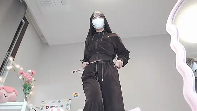 Snapshot of momo_room chatting on January 20, 2025, 1:11 pm momo room online show from January 20, 2025, 1:11 pm