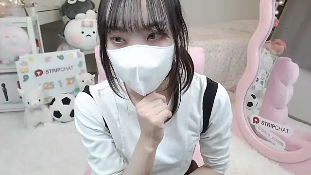 Snapshot of momo_room chatting on January 27, 2025, 1:30 pm momo room online show from January 27, 2025, 1:30 pm