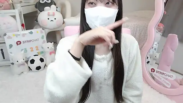 Snapshot of momo_room chatting on February 2, 2025, 10:24 am momo room online show from February 2, 2025, 10:24 am