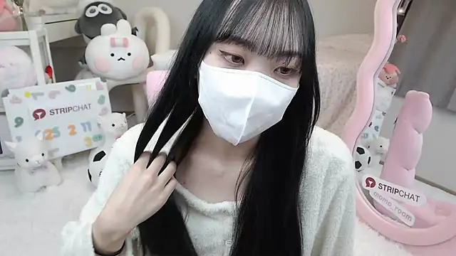 Snapshot of momo_room chatting on February 11, 2025, 10:59 am momo room online show from February 11, 2025, 10:59 am