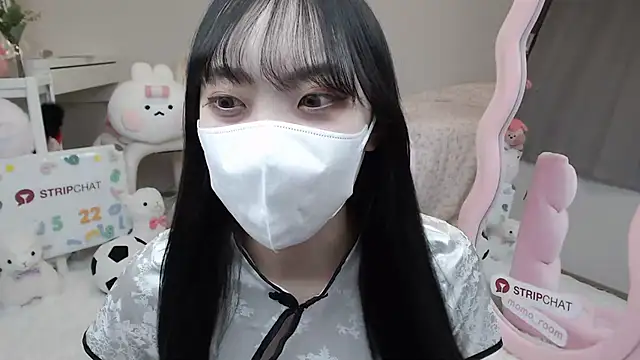 Snapshot of momo_room chatting on February 22, 2025, 10:07 am momo room online show from February 22, 2025, 10:07 am