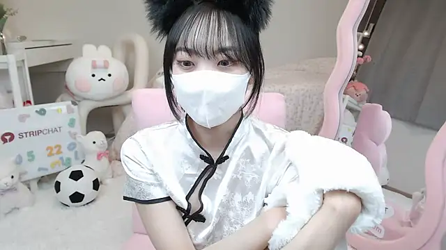 Snapshot of momo_room chatting on February 22, 2025, 1:24 pm momo room online show from February 22, 2025, 1:24 pm