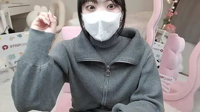 Snapshot of momo_room chatting on February 23, 2025, 12:05 pm momo room online show from February 23, 2025, 12:05 pm