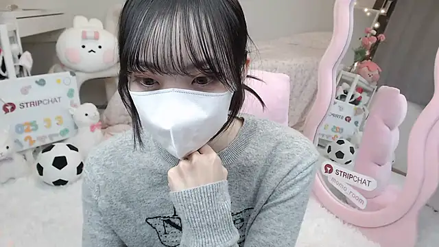 Snapshot of momo_room chatting on March 3, 2025, 10:38 am momo room online show from March 3, 2025, 10:38 am