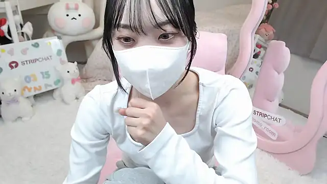 Snapshot of momo_room chatting on March 15, 2025, 2:12 pm momo room online show from March 15, 2025, 2:12 pm