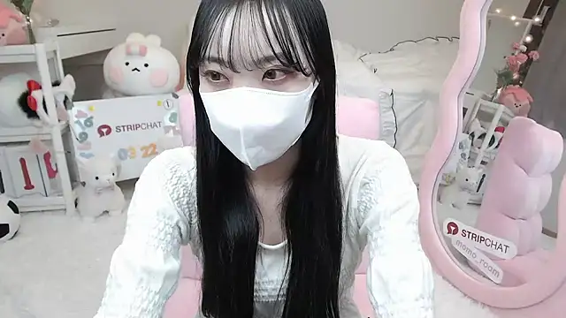 Snapshot of momo_room chatting on March 22, 2025, 10:28 am momo room online show from March 22, 2025, 10:28 am