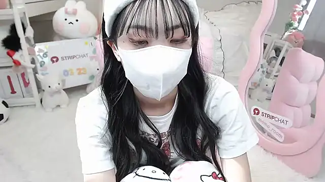 Snapshot of momo_room chatting on March 23, 2025, 5:54 am momo room online show from March 23, 2025, 5:54 am