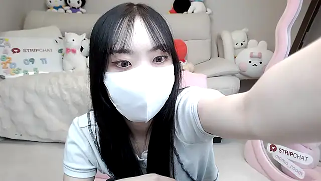 Snapshot of momo_room chatting on September 11, 2025, 10:26 am momo room online show from September 11, 2025, 10:26 am