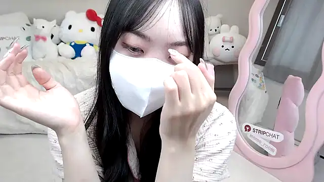 Snapshot of momo_room chatting on September 15, 2025, 6:35 am momo room online show from September 15, 2025, 6:35 am