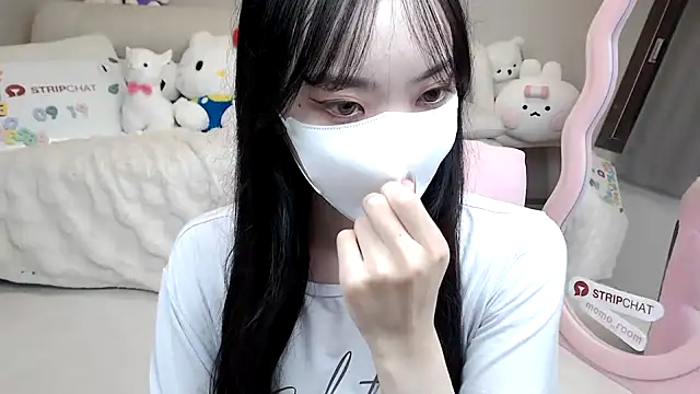 Snapshot of momo_room chatting on September 19, 2025, 11:33 am momo room online show from September 19, 2025, 11:33 am