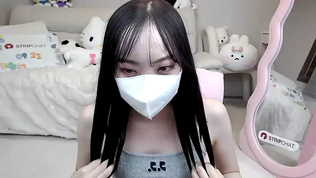 Snapshot of momo_room chatting on September 23, 2025, 11:35 am momo room online show from September 23, 2025, 11:35 am