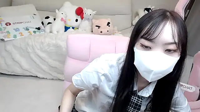 Snapshot of momo_room chatting on October 16, 2025, 10:38 am momo room online show from October 16, 2025, 10:38 am