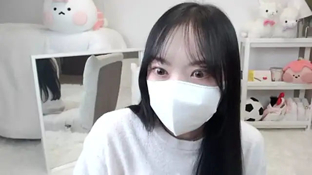 Snapshot of momo_room chatting on April 4, 2026, 12:24 pm momo room online show from April 4, 2026, 12:24 pm