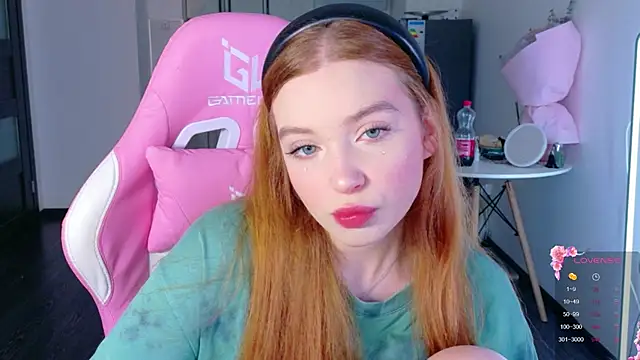 Snapshot of cinnabon_girls chatting on March 25, 2026, 3:29 pm cinnabon girls online show from March 25, 2026, 3:29 pm