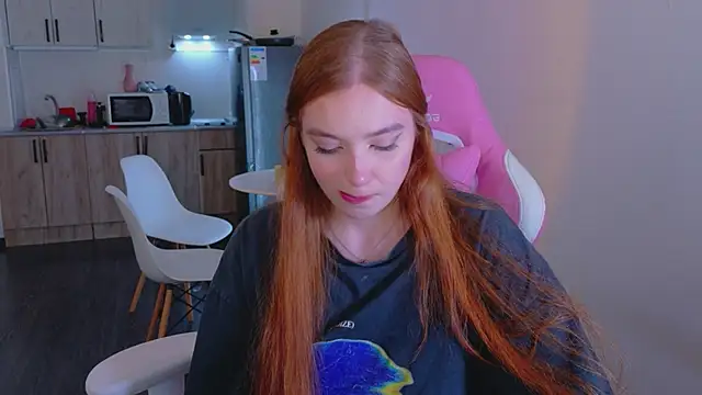 Snapshot of cinnabon_girls chatting on April 4, 2026, 4:26 pm cinnabon girls online show from April 4, 2026, 4:26 pm