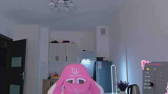 Snapshot of cinnabon_girls chatting on April 15, 2026, 6:04 pm cinnabon girls online show from April 15, 2026, 6:04 pm