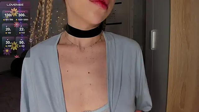 Snapshot of Hannah_Carr chatting on February 20, 2025, 12:19 am Hannah Carr online show from February 20, 2025, 12:19 am