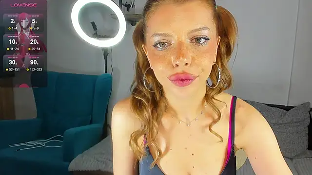 Snapshot of Hannah_Carr chatting on October 5, 2025, 7:34 pm Hannah Carr online show from October 5, 2025, 7:34 pm