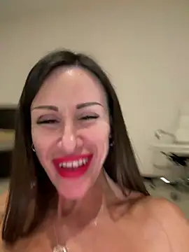 Hott Lolla online show from February 17, 2025, 5:53 pm