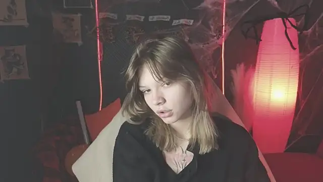 LitaBrom online show from October 20, 2025, 1:39 am