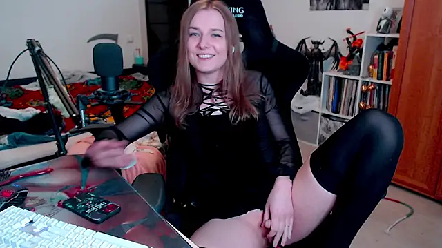 Snapshot of stellablondy chatting on December 17, 2024, 2:55 pm stellablondy online show from December 17, 2024, 2:55 pm