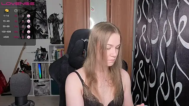 Snapshot of stellablondy chatting on July 21, 2026, 1:35 pm stellablondy online show from July 21, 2026, 1:35 pm