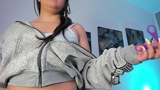 Snapshot of Kathia_Morelli chatting on October 1, 2025, 12:00 pm Kathia Morelli online show from October 1, 2025, 12:00 pm