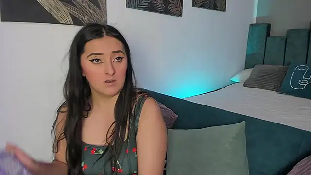 Snapshot of Kathia_Morelli chatting on October 18, 2025, 12:17 pm Kathia Morelli online show from October 18, 2025, 12:17 pm